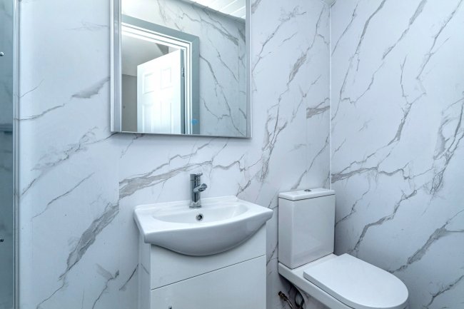 4 Kings Road, Fleet, Hampshire, GU51 3AD 4