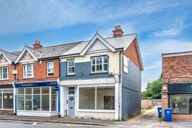 4 Kings Road, Fleet, Hampshire, GU51 3AD 4