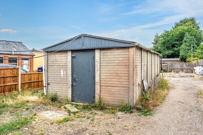 4 Kings Road, Fleet, Hampshire, GU51 3AD 4