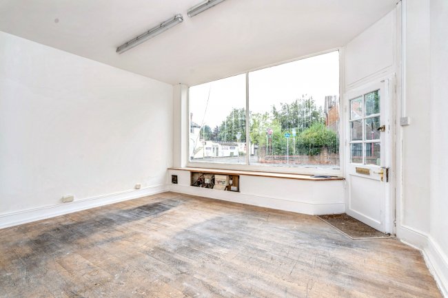 4 Kings Road, Fleet, Hampshire, GU51 3AD 4