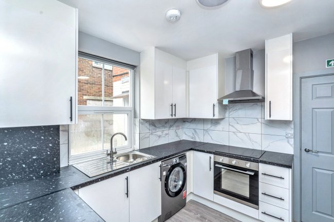 4 Kings Road, Fleet, Hampshire, GU51 3AD 4