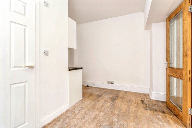 4 Kings Road, Fleet, Hampshire, GU51 3AD 4