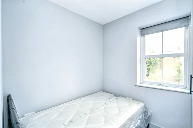 4 Kings Road, Fleet, Hampshire, GU51 3AD 4