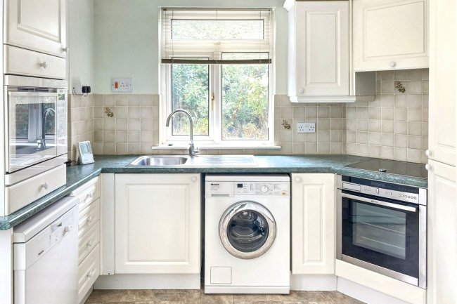 124 Frinstead Road, Erith, Kent, DA8 3LB 3