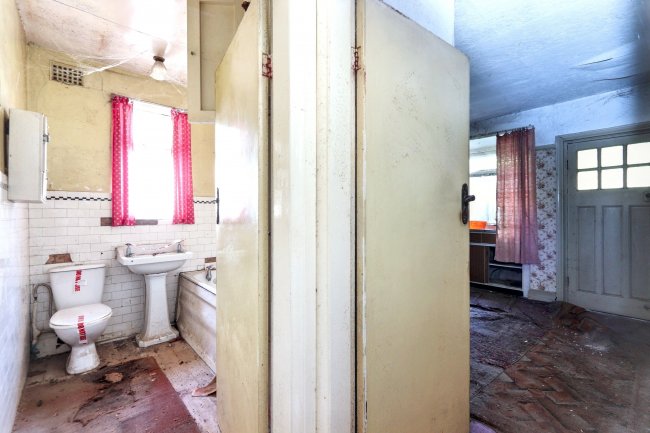 6 Old Wortley Road, Rotherham, South Yorkshire, S61 1NH 7