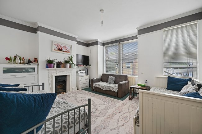 142 Becklow Road, London, W12 9HJ 9