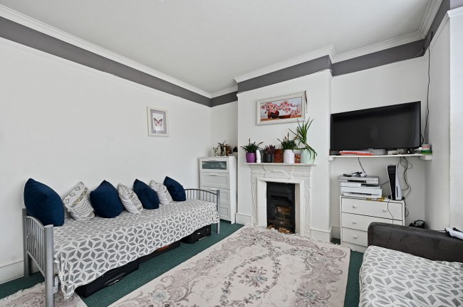 142 Becklow Road, London, W12 9HJ 9