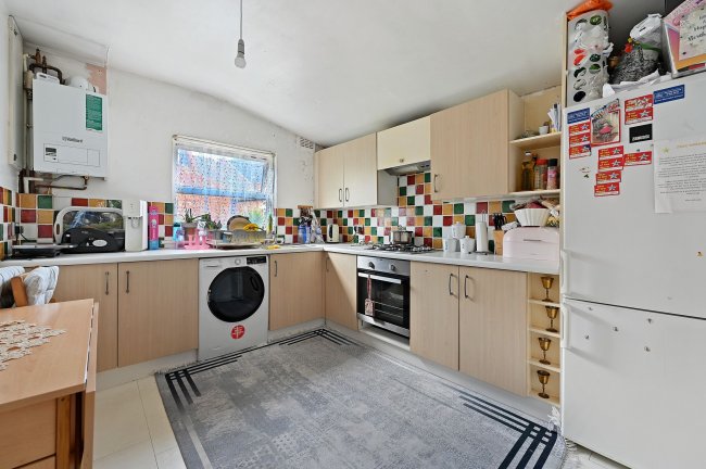 142 Becklow Road, London, W12 9HJ 9