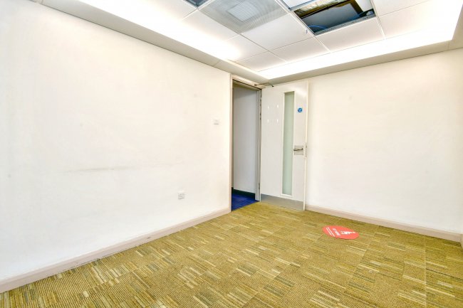 6 Market Place, Retford, Nottinghamshire, DN22 6HB 3