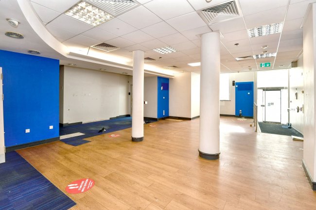 6 Market Place, Retford, Nottinghamshire, DN22 6HB 3