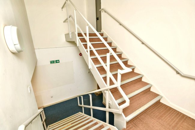 6 Market Place, Retford, Nottinghamshire, DN22 6HB 3