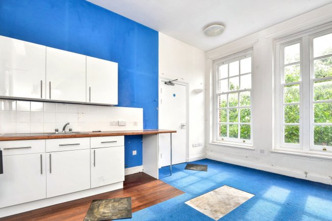 6 Market Place, Retford, Nottinghamshire, DN22 6HB 3