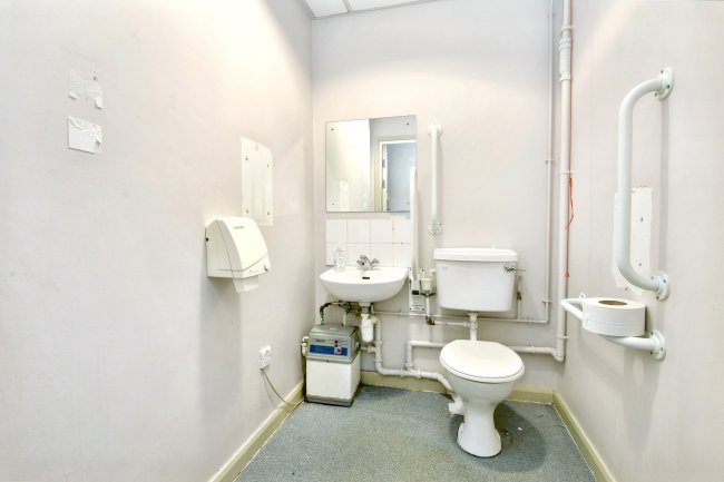 6 Market Place, Retford, Nottinghamshire, DN22 6HB 3