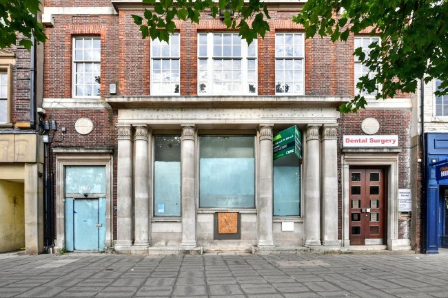 6 Market Place, Retford, Nottinghamshire, DN22 6HB 3