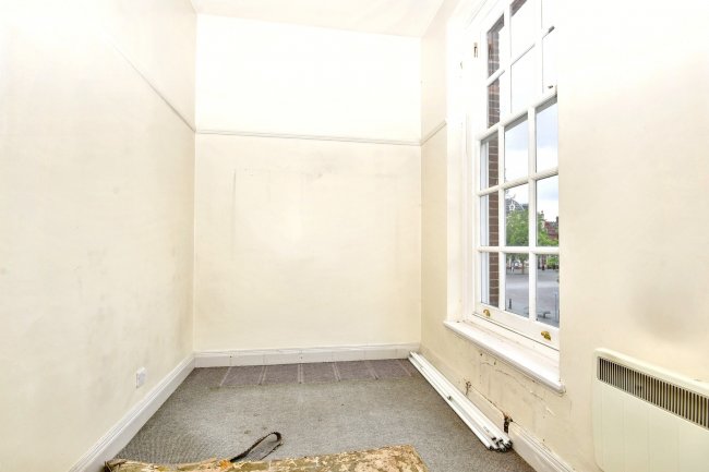 6 Market Place, Retford, Nottinghamshire, DN22 6HB 3