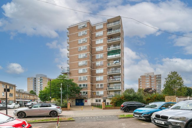 39 Colebrook House, Ellesmere Street, Poplar, London E14 6LB 2