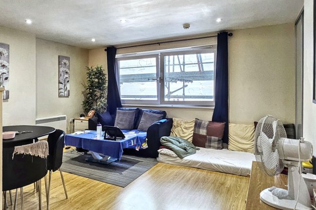 2 Paramount, Beckhampton Street, Swindon SN1 2SB 6