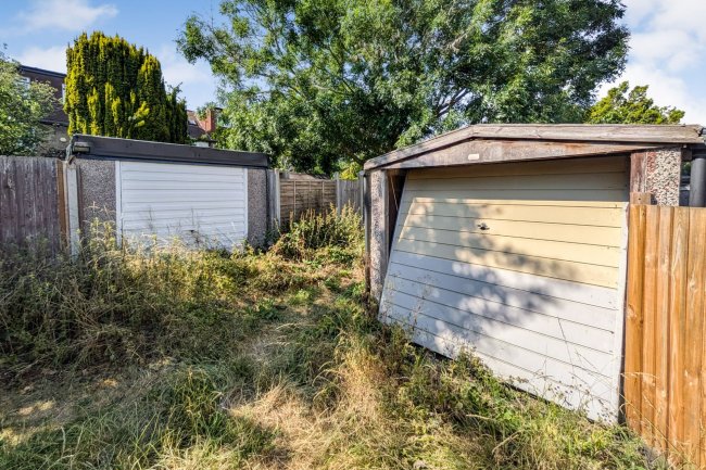 Land on the North West side of Oakfield Road, London N3 2QD 4