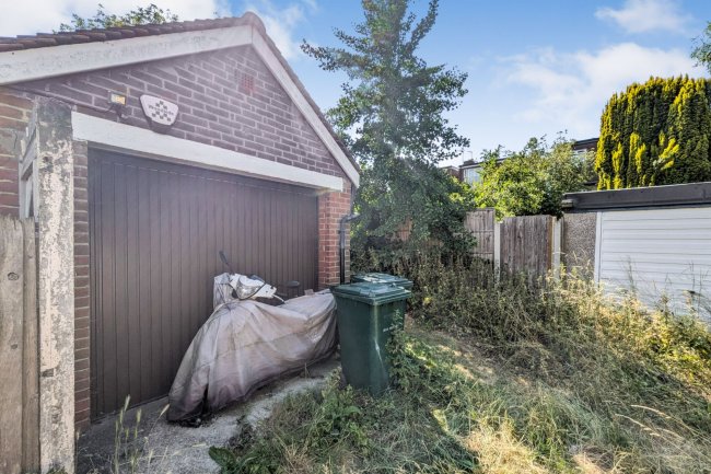 Land on the North West side of Oakfield Road, London N3 2QD 4