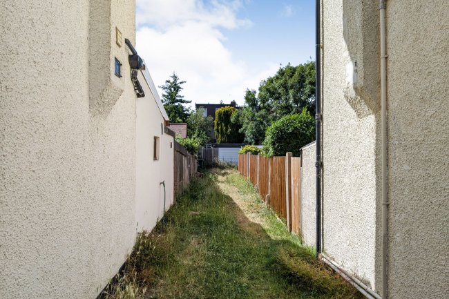 Land on the North West side of Oakfield Road, London N3 2QD 4