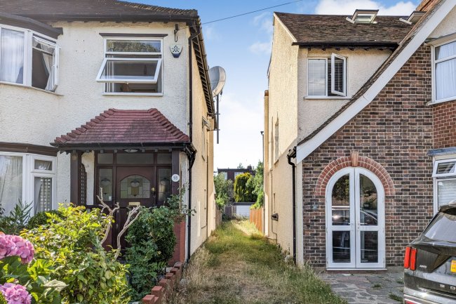 Land on the North West side of Oakfield Road, London N3 2QD 4