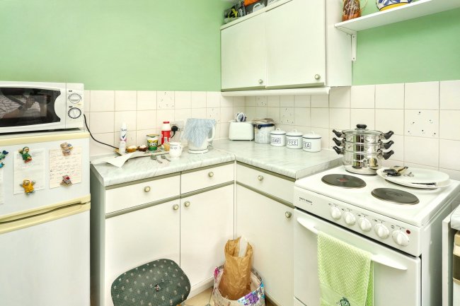 61 Laburnum Close, Friern Barnet, London, N11 3PA 3