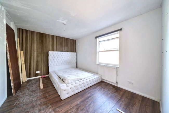 14 Routh Court, Feltham, TW14 8SJ 6