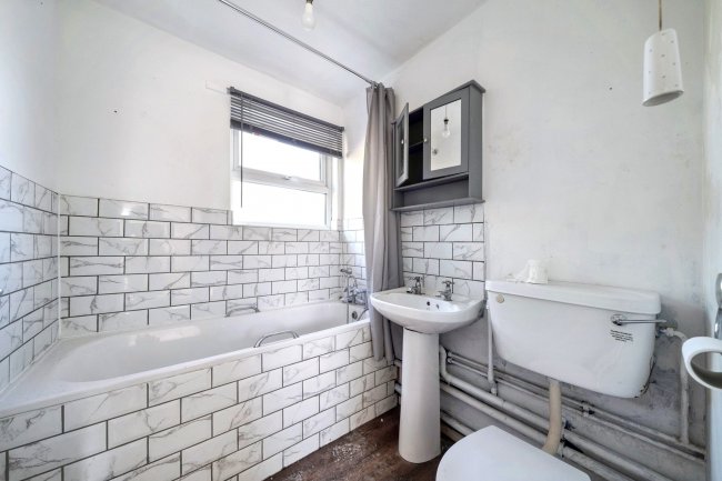 14 Routh Court, Feltham, TW14 8SJ 6