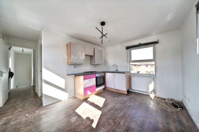 14 Routh Court, Feltham, TW14 8SJ 6