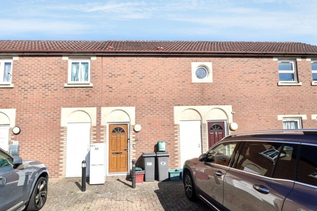 14 Routh Court, Feltham, TW14 8SJ 6