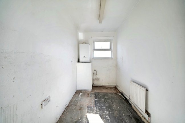 14 Routh Court, Feltham, TW14 8SJ 6