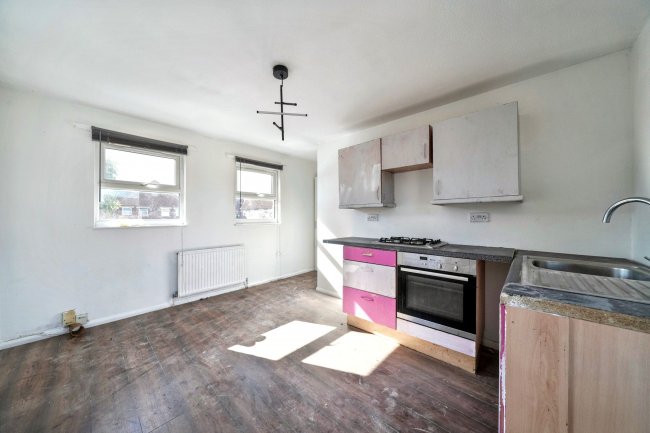 14 Routh Court, Feltham, TW14 8SJ 6