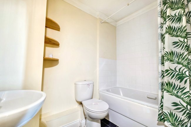 Flat 7, 9 Wycliffe Road, Bournemouth, Dorset  BH9 1JP 6