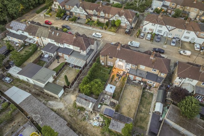 21 Bedford Crescent, Enfield, Middlesex, EN3 6JU 4