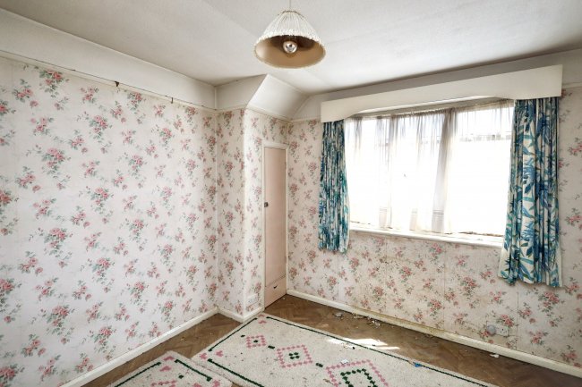 21 Bedford Crescent, Enfield, Middlesex, EN3 6JU 4