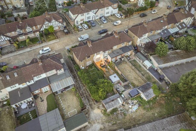 21 Bedford Crescent, Enfield, Middlesex, EN3 6JU 4