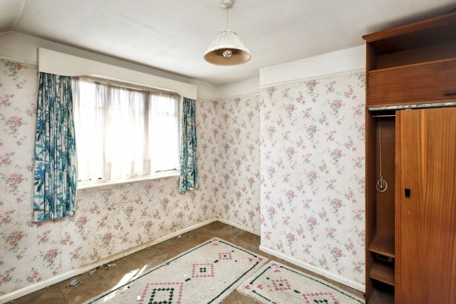 21 Bedford Crescent, Enfield, Middlesex, EN3 6JU 4