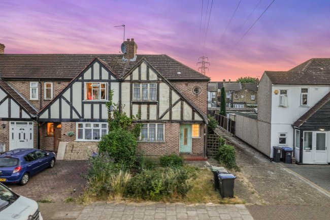 21 Bedford Crescent, Enfield, Middlesex, EN3 6JU 4