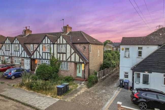 21 Bedford Crescent, Enfield, Middlesex, EN3 6JU 4