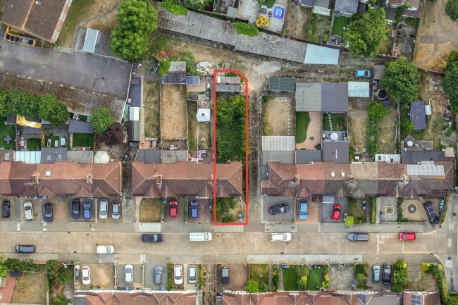 21 Bedford Crescent, Enfield, Middlesex, EN3 6JU 4