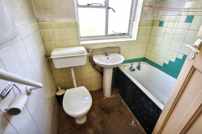 21 Bedford Crescent, Enfield, Middlesex, EN3 6JU 4