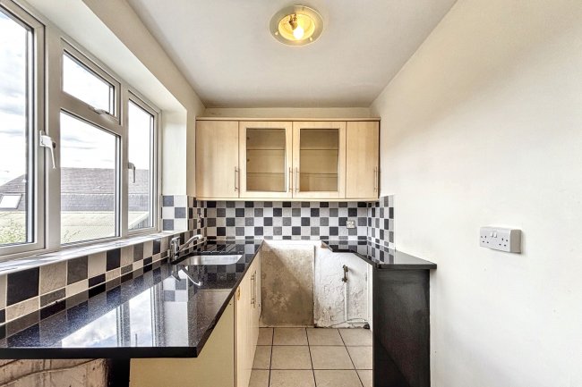 14 Windsor Court, Friern Barnet Lane, New Southgate, London N11 3LY 7