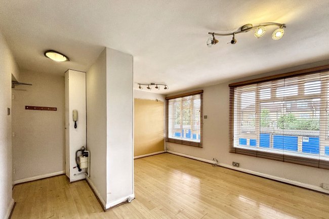 14 Windsor Court, Friern Barnet Lane, New Southgate, London N11 3LY 7