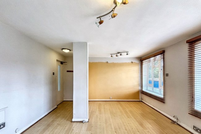 14 Windsor Court, Friern Barnet Lane, New Southgate, London N11 3LY 7