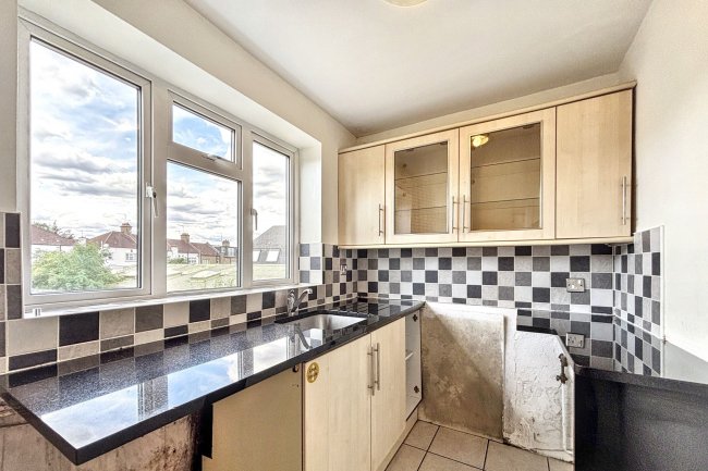 14 Windsor Court, Friern Barnet Lane, New Southgate, London N11 3LY 7