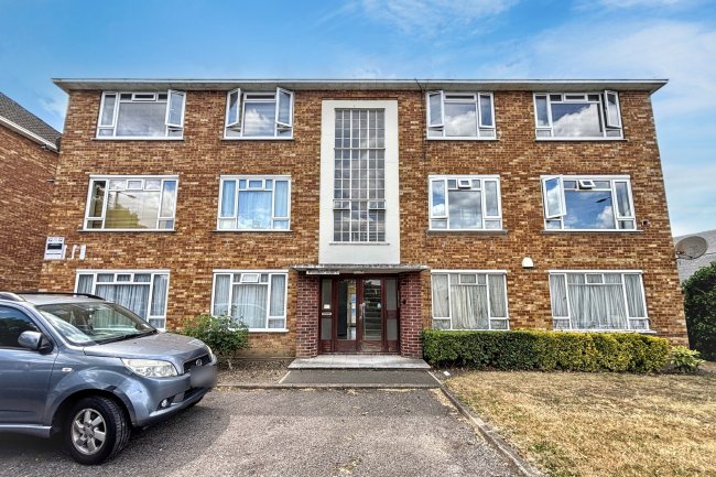14 Windsor Court, Friern Barnet Lane, New Southgate, London N11 3LY 7