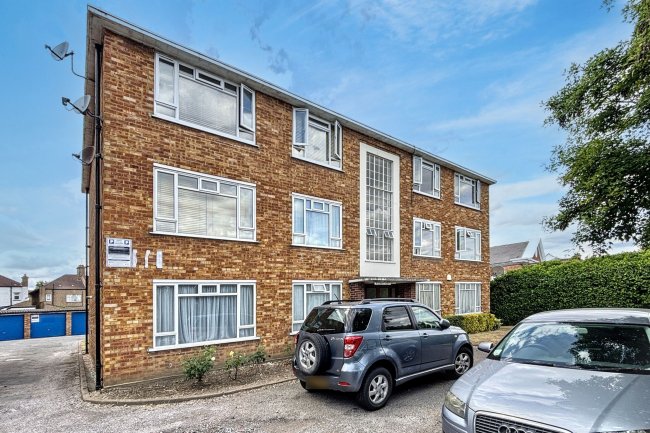 14 Windsor Court, Friern Barnet Lane, New Southgate, London N11 3LY 7