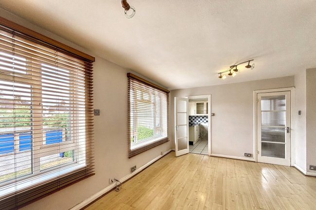 14 Windsor Court, Friern Barnet Lane, New Southgate, London N11 3LY 7