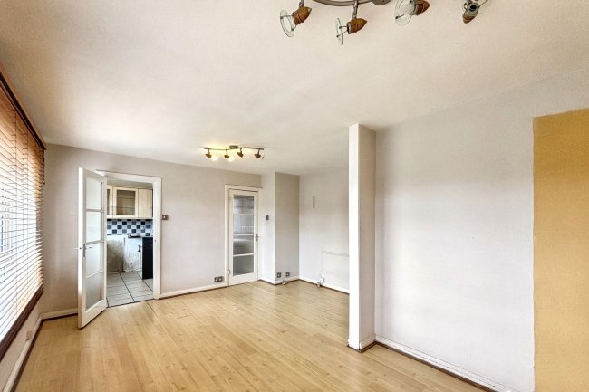 14 Windsor Court, Friern Barnet Lane, New Southgate, London N11 3LY 7