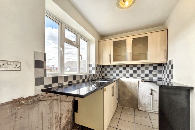 14 Windsor Court, Friern Barnet Lane, New Southgate, London N11 3LY 7